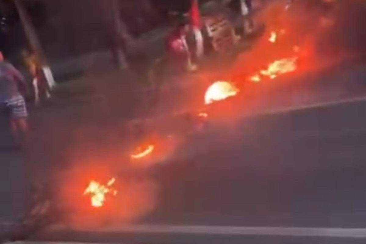 Protesto interdita PE-15, em Paulista/Foto: Reprodução