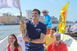 TRE-PE aponta propaganda irregular em barqueata de Jo&atilde;o Campos