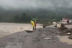 Bombeiros acionados para fazer resgate durante chuvas no Rio Grande do Sul