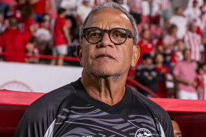 N&aacute;utico x Cear&aacute; derrota pode ser o fim da linha para H&eacute;lio dos Anjos. 