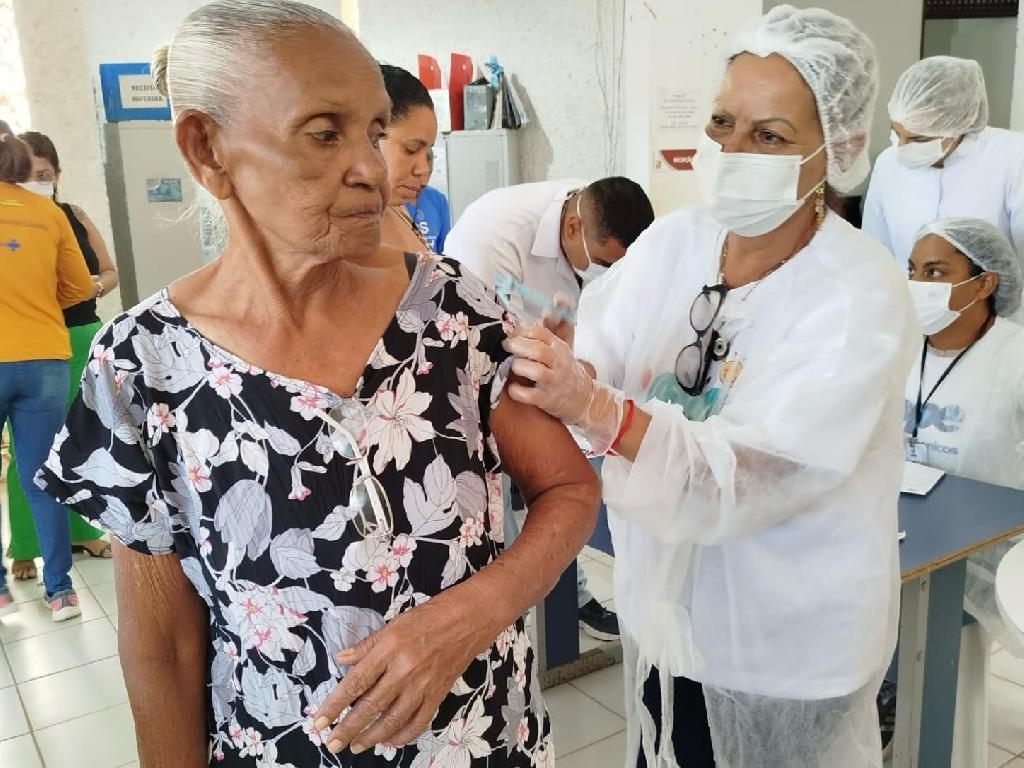 A vacinação é destinada a crianças, adultos e idosos/Foto: Chico Peixoto/SEI