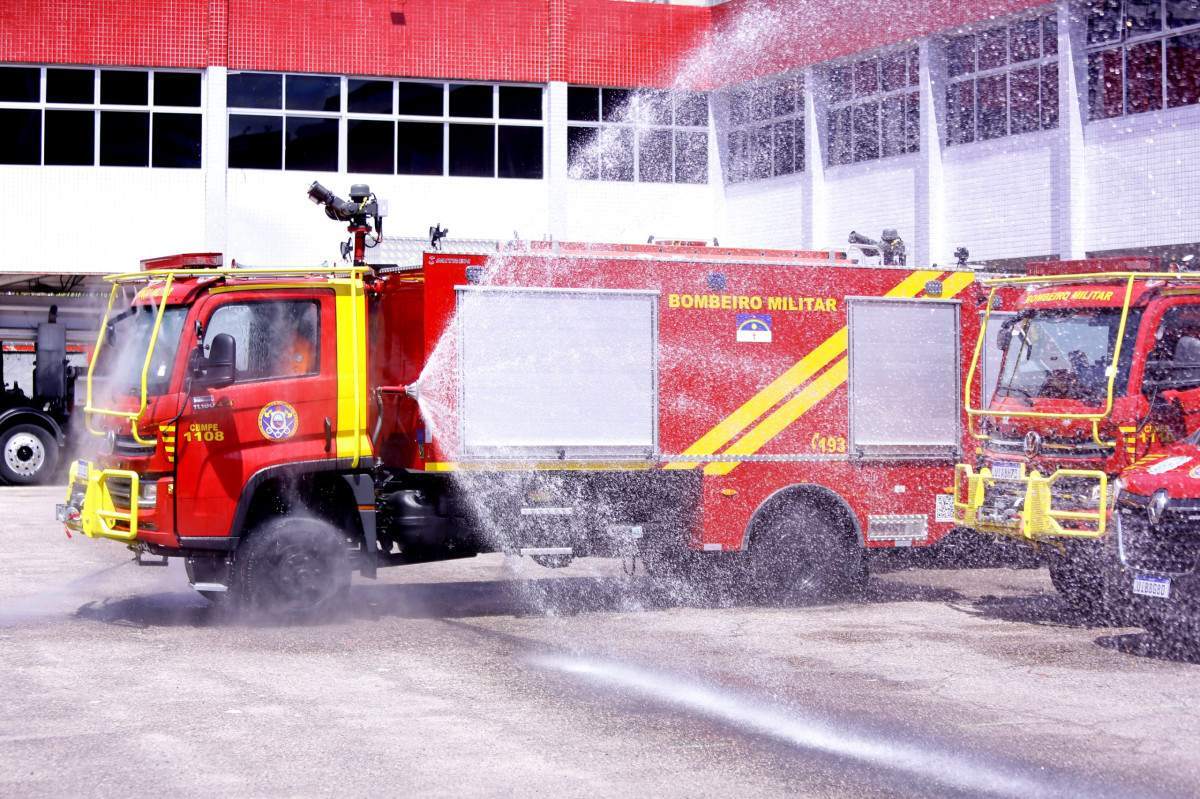 Pernambuco recebe pela primeira vez viaturas Auto Bomba Tanque Florestal para reforçar combate a incêndios (Mauricio Ferry/DP Foto)