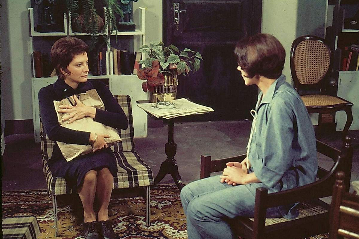Marta (Glória Menezes) e Lúcia (Isabel Ribeiro), em "O Grito" (Foto: Globo/ Divulgação)