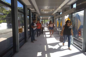 A interven&ccedil;&atilde;o ser&aacute; necess&aacute;ria para substituir tamp&otilde;es que est&atilde;o danificados na faixa de rolamento do BRT