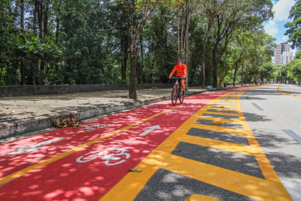  Recife conta com cerca de 206 quilômetros de malha cicloviária (Foto: Josenildo Gomes/PCR)