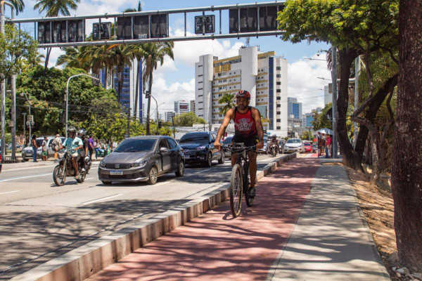 Ciclistas usam bikes para trabalhar e estudar, aponta pesquisa (Foto: Josenildo Gomes/PCR)