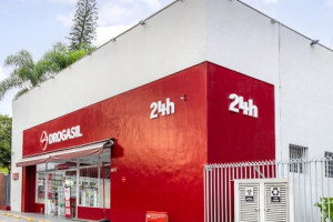 Cerca de 600 funcion&aacute;rios eram impedidos de sentar em farm&aacute;cias Drogasil, estima sindicato
