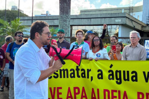 Ivan Moraes em ato do movimento "Salve APA Aldeia-Beberibe" contra a constru&ccedil;&atilde;o da Escola de Sargentos do Ex&eacute;rcito na &Aacute;rea de Prote&ccedil;&atilde;o Ambiental (APA) Aldeia-Beberibe 