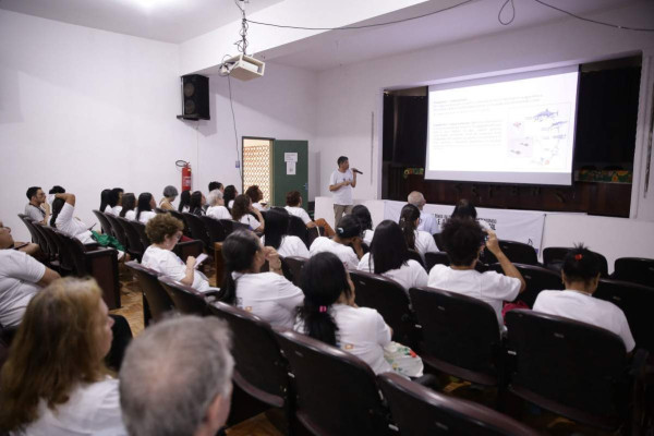 Durante o seminário, pescadores e pesquisadores discutiram questões relacionadas à saúde, ao trabalho, à renda e aos impactos ambientais (Foto: Mauricio Ferry/DP Foto)