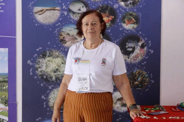 Pesquisadora da UFPE, Vanice Selva participou do levantamento realizado diretamente com comunidades pesqueiras (Foto: Mauricio Ferry/DP Foto)