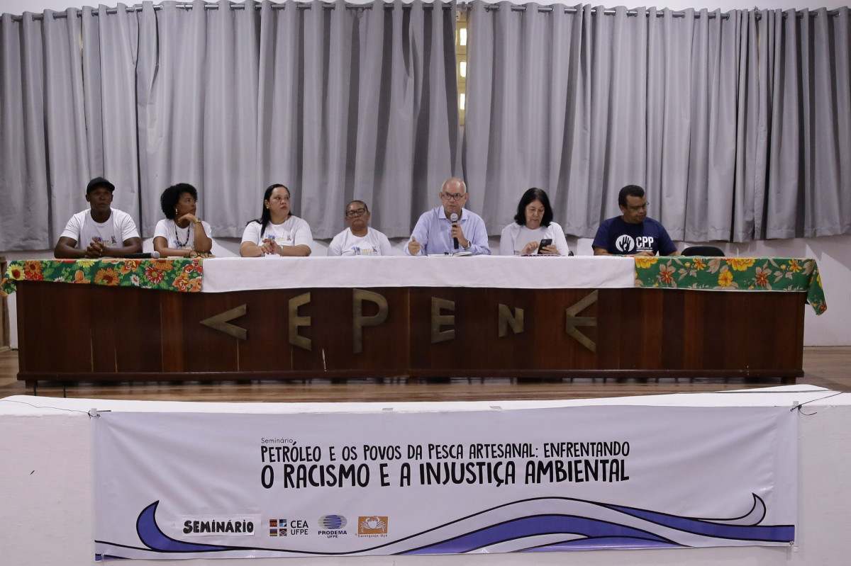 Pescadores artesanais e pesquisadores participaram, nesta quarta-feira (19), do encerramento do seminário que discutiu os resultados da pesquisa sobre os impactos do derramamento de petróleo de 2019/Foto: Mauricio Ferry/DP Foto