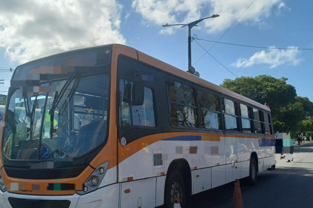 Ônibus circulana na faixa exclusiva para coletivos, de acordo com a PRF/Foto: Divulgação/PRF