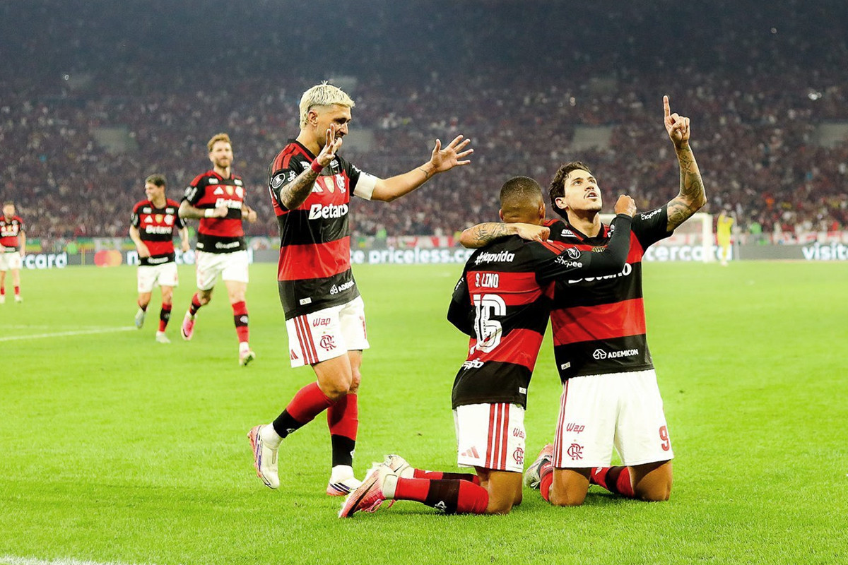Jogadores do Flamengo comemoram gol no Maracanã/ANTÔNIO FONTES/CRF