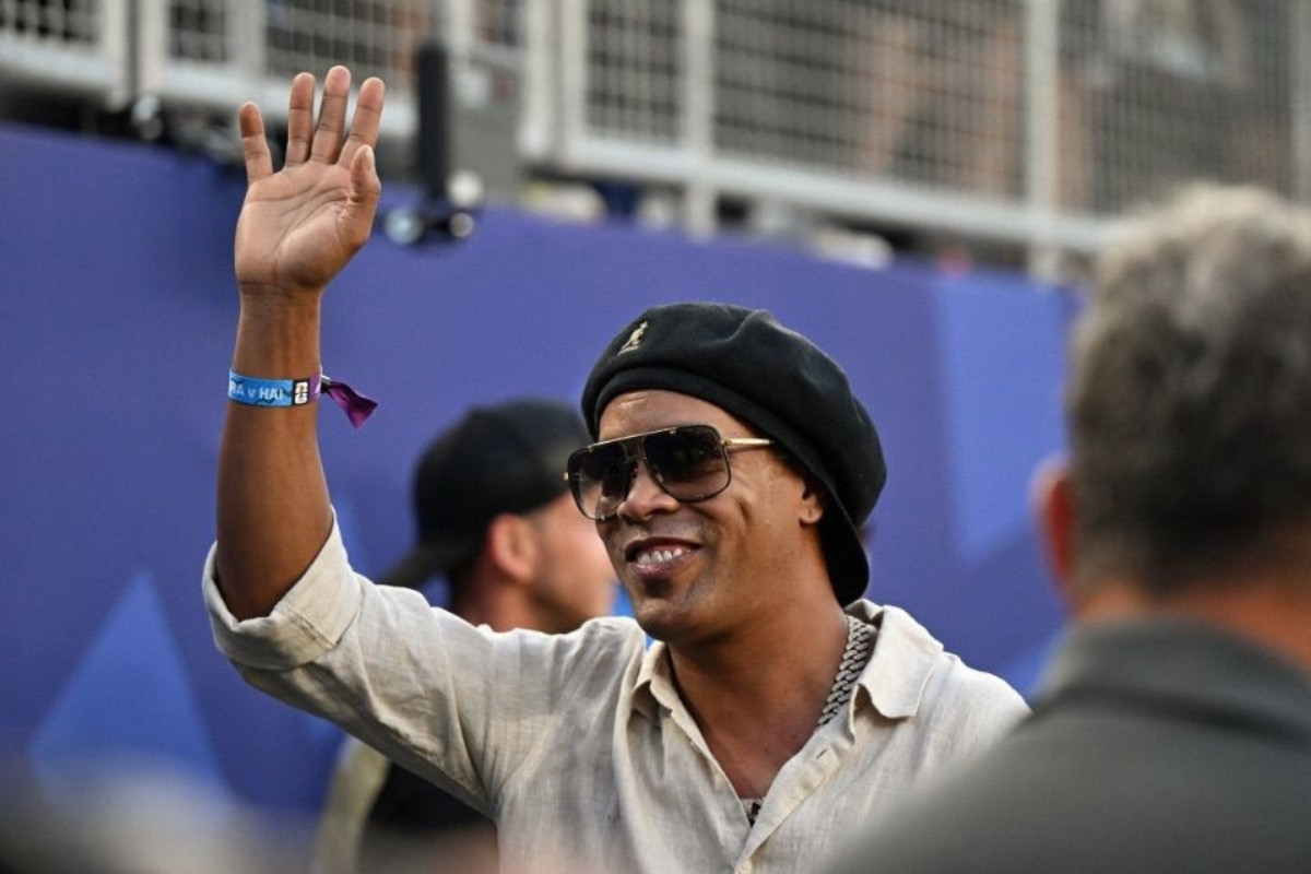Ronaldinho Gaúcho vai voltar a jogar? Entenda o retorno do craque ao futebol italiano. /Foto: JEWEL SAMAD / AFP