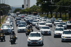 Emiss&otilde;es no transporte sobem 56% apesar do avan&ccedil;o do etanol e dos carros el&eacute;tricos