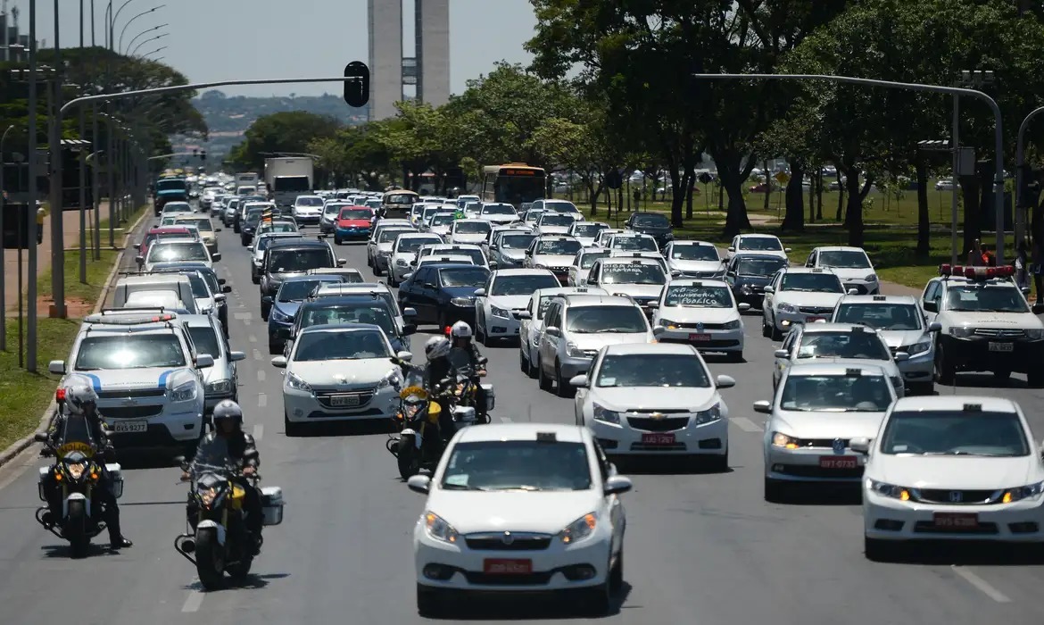 Carros no trânsito/Marcello Casal Jr/Agência Brasil