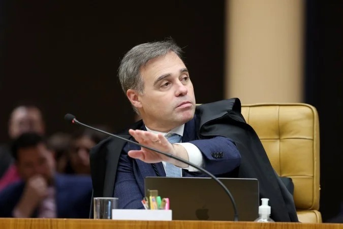 Segundo interlocutores, Mendonça avalia manter no STF a investigação que envolve Lulinha/Luiz Silveira/STF
