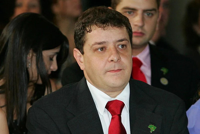 Filho do presidente é alvo de inquéritos por tráfico de influência para, supostamente, obter vantagens junto ao Governo Federal/Reprodução/Internet