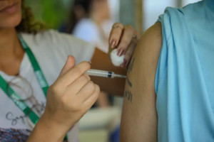 Minist&eacute;rio da Sa&uacute;de distribuiu mais de 180 milh&otilde;es de doses para garantir a vacina&ccedil;&atilde;o em todo o pa&iacute;s ao longo do ano