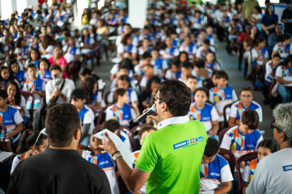 Os contratos da Secretaria de Educação de Camaragibe eram destinados à aquisição de livros, materiais lúdico-pedagógicos e laboratórios multidisciplinares (Foto: Carol Bezerra/PMCg)