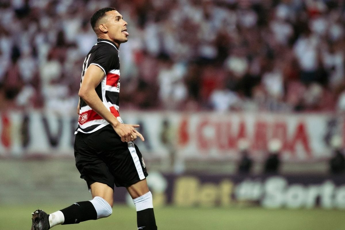 Matheus Vinícius, zagueiro do Santa Cruz/Evelyn Victoria/SCFC