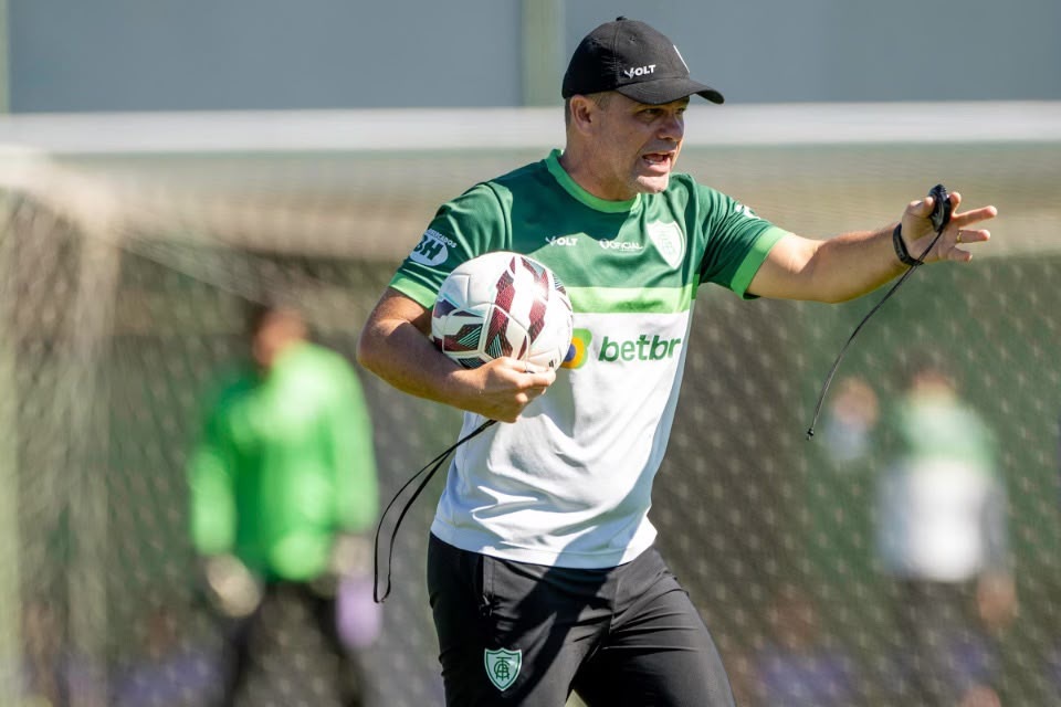 Umberto Louzer, ex-treinador do América-MG/Mourão Panda / América-MG