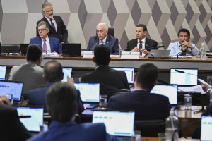 PEC do fim da escala 6x1 foi despachada para a CCJ na &uacute;ltima sexta-feira (21) 