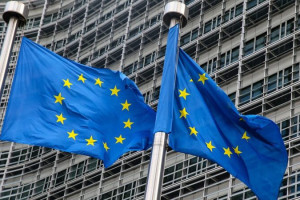 A UE anunciou um novo pacote de ajuda de 6,1 bilh&otilde;es de euros para a Ucr&acirc;nia fortalecer sua defesa antia&eacute;rea e aumentar seus estoques de m&iacute;sseis e muni&ccedil;&otilde;es