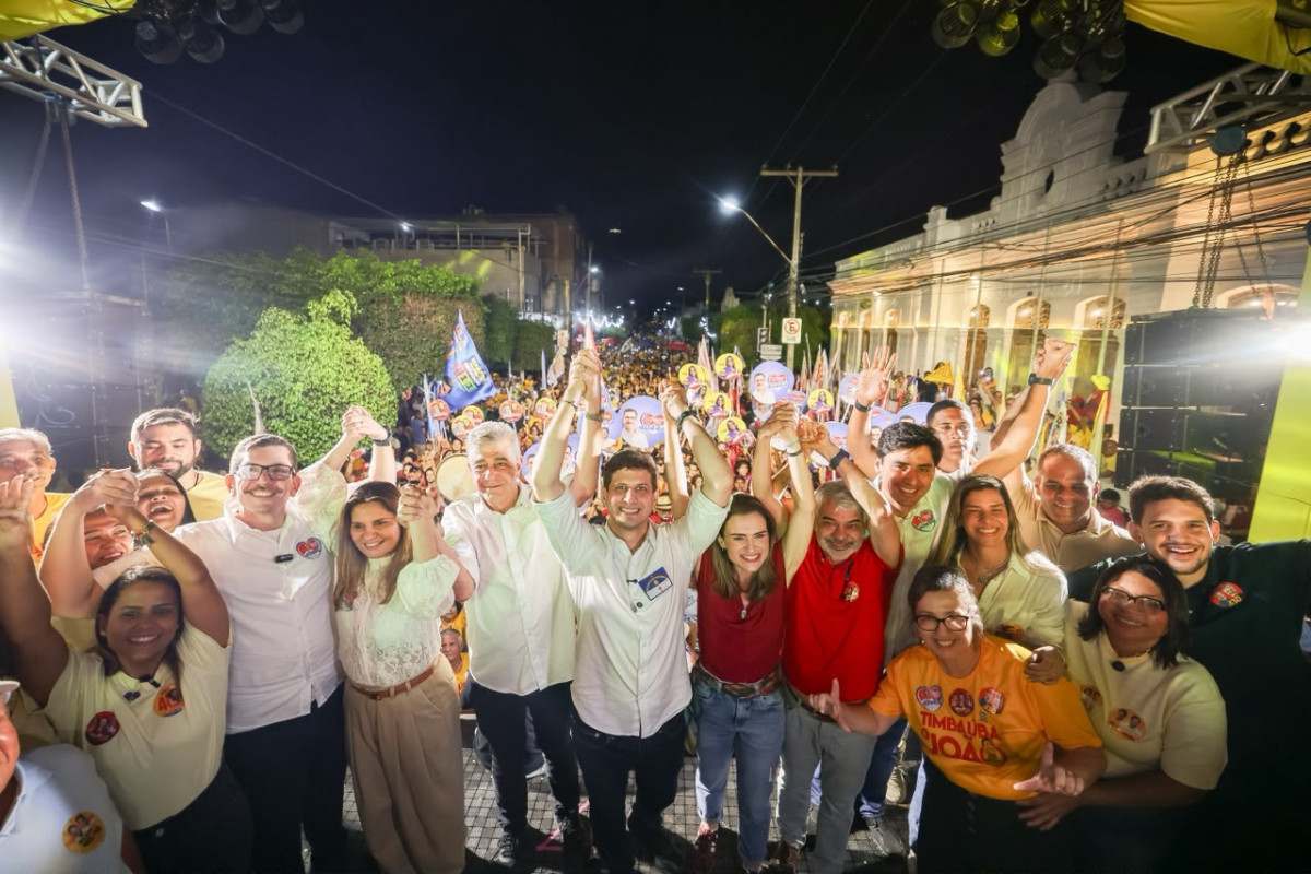 João Campos participou de caminhada em Timbaúba, na Mata Norte, durante agenda de campanha pelo Governo de Pernambuco/Foto: Edson Holanda/Divulgação