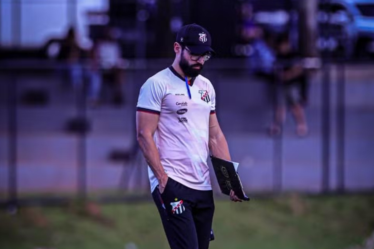 Luan Carlos, técnico do Anápolis/Josué Alexandre / AFC