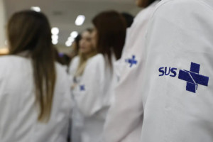 M&eacute;dicos do Projeto Mais M&eacute;dicos Especialistas devem continuar atuando at&eacute; o in&iacute;cio de 2027