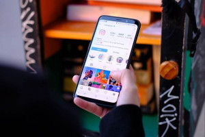 Especialistas indicam que &eacute; fundamental os pais utilizarem controles parentais nos dispositivos, e ficar alertas a sinais de mudan&ccedil;as nos filhos