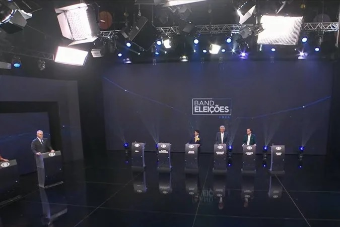 Da esquerda para direita, Renan, Caiado e Cury durante o debate da TV Bandeirantes, no último domingo (23)/Reprodução