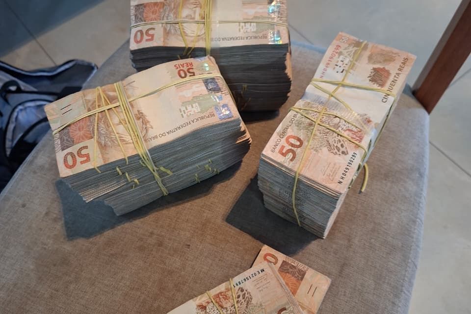 Cerca de R$ 700 mil foram apreendidos/Foto; Divulgação/PF