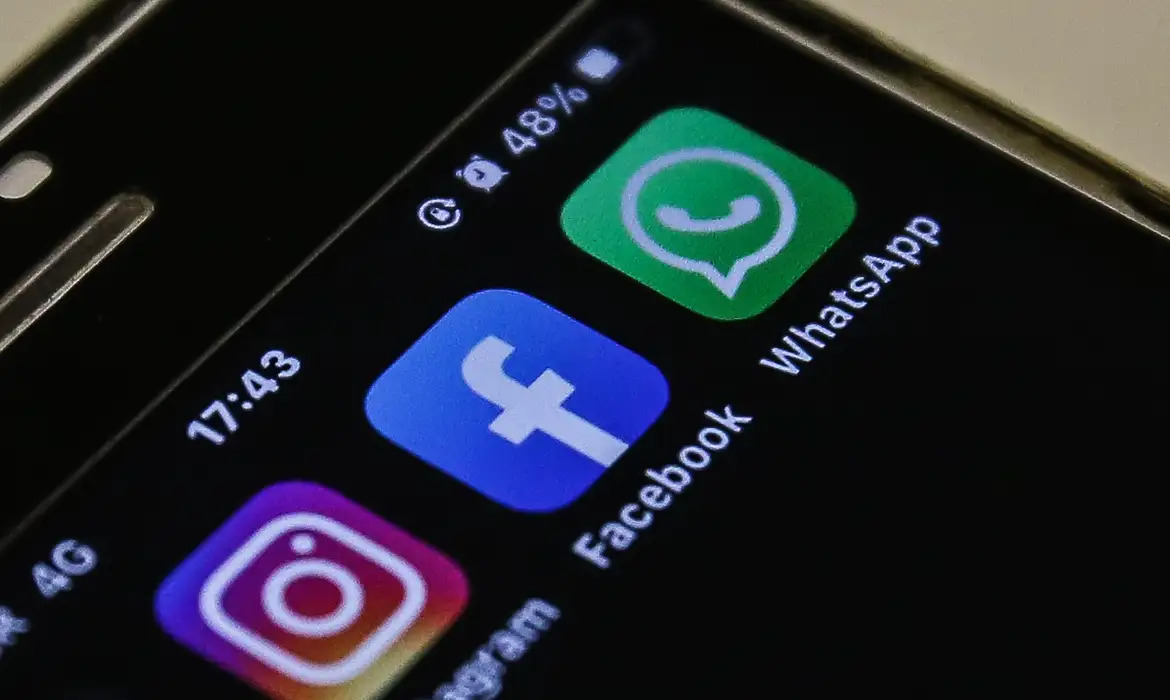Pelos termos do acordo, a Meta fará mudanças abrangentes no Facebook e no Instagram, com limites de tempo de tela/Marcelo Casal Jr/Agência Brasil