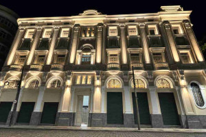 O espa&ccedil;o da Hidden Recife fica em um pr&eacute;dio do in&iacute;cio do s&eacute;culo 20, na Avenida Rio Branco