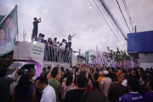 Governadora e candidata &agrave; reelei&ccedil;&atilde;o, Raquel Lyra (PSD), em agenda em Igarassu, no Grande Recife