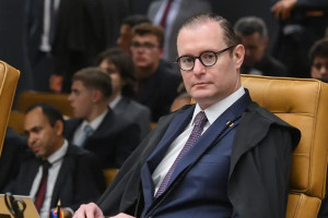 Para o ministro Cristiano Zanin, "o acesso a informa&ccedil;&otilde;es sobre a vida pessoal das pessoas &eacute; limitado"