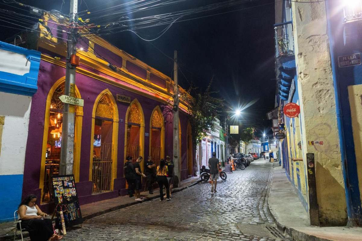 Bares têm movimento alterado nos Quantro Cantos de Olinda após prefeitura local intensificar fiscalizações/Karol Rodrigues/DP Foto