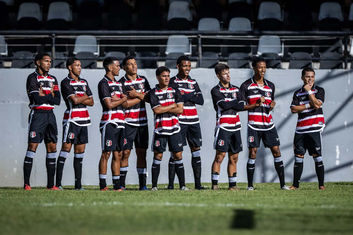 Jovens do Santa Cruz Sub-20/Hugo Soares/FPF