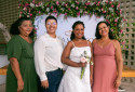 O casal formado por La&iacute;s e RIlda celebrou a uni&atilde;o ao lado das m&atilde;es - Weslly Gomes/DP foto