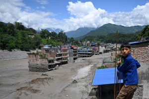 Casas inundadas pela avalanche de lama e gelo ap&oacute;s as enchentes repentinas em Trishuli, no distrito de Nuwakot, no Nepal