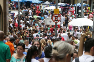 As 27 capitais da federa&ccedil;&atilde;o concentram uma popula&ccedil;&atilde;o de 49,4 milh&otilde;es de habitantes, o equivalente a 23,1% da popula&ccedil;&atilde;o total