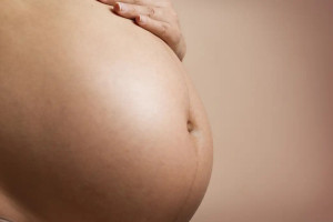 A decis&atilde;o &eacute; diferente da nova diretriz da ATA que sugere o rastreamento seletivo apenas em mulheres que tenham fatores de risco