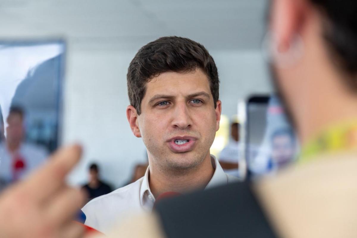 Candidato ao Governo de Pernambuco, João Campos (PSB), em entrevista coletiva/Foto: Karol Rodrigues/DP Foto