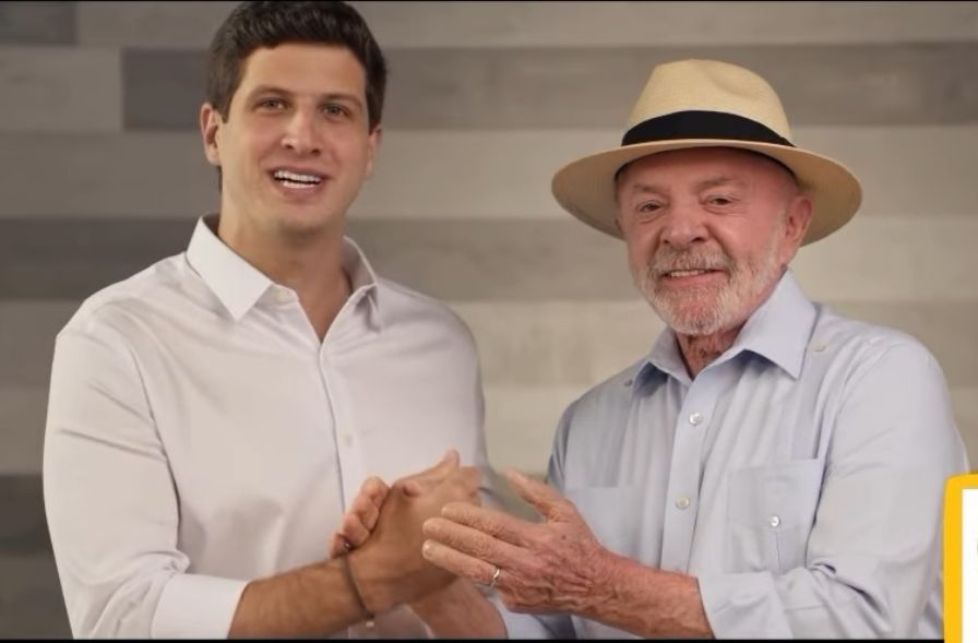 Lula aparece ao lado de João Campos em guia eleitoral para o Governo de Pernambuco/Foto: Divulgação