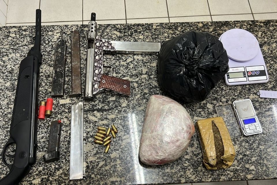 Foram 19 ocorrências que retiraram 36 armas de fogo de circulação, entre elas espingardas, pistolas, revólveres e submetralhadoras, além de munições, cartuchos e carregadores de diversos calibres./Divulgação/PMPE. 
