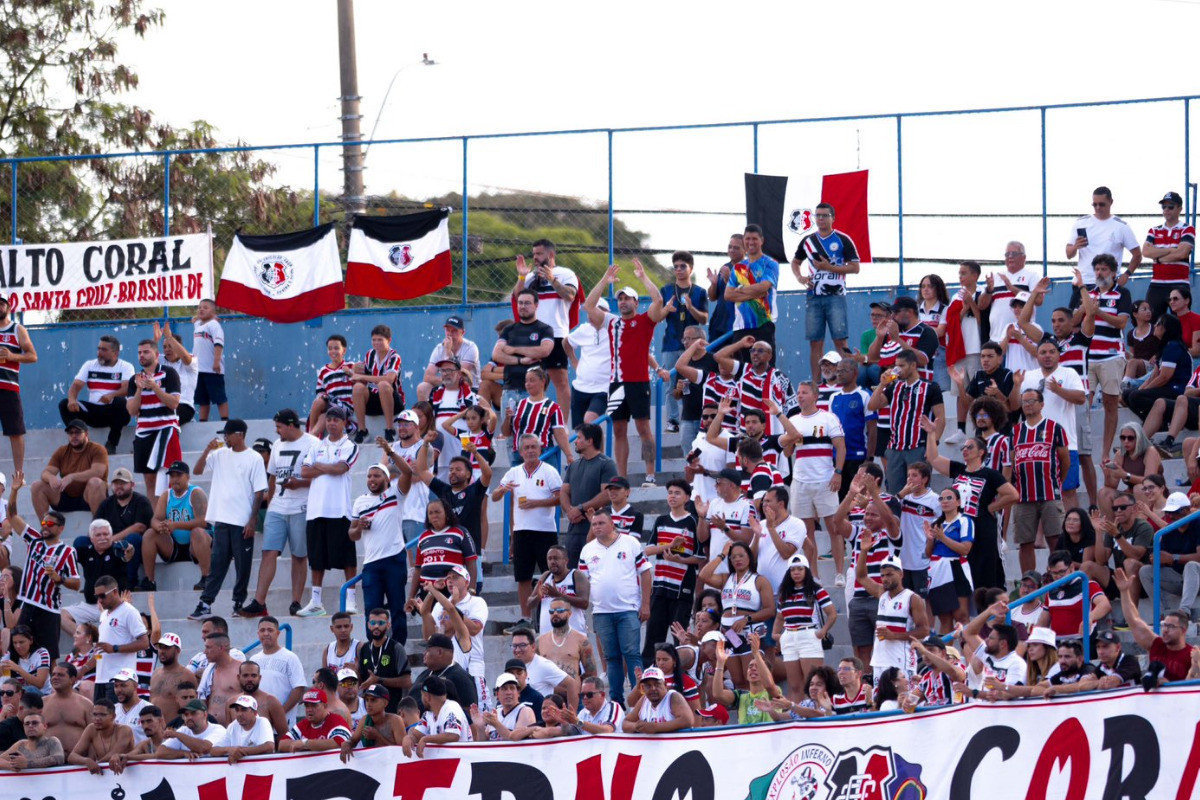 Torcedores do Santa Cruz em Anápolis /Reprodução/SCFC