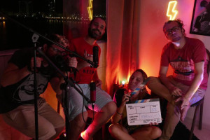 Banda Petr&ocirc;nio e as Criaturas traz can&ccedil;&otilde;es mais intimistas em "Mergulho Ao Vivo"