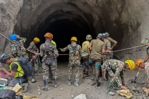 N&uacute;mero de mortos em avalanche no Nepal sobe para 939
